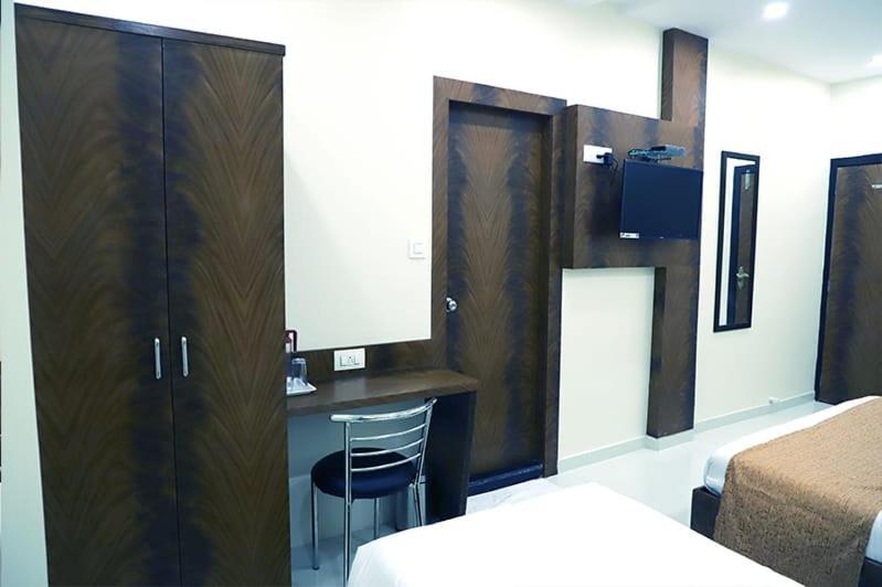 Hotel Golden Hayyath Inn Bombaim Exterior foto